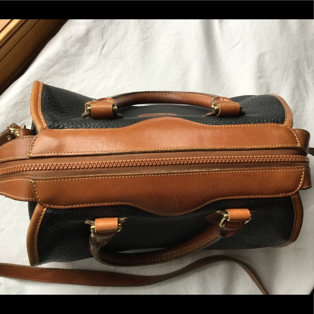 *SOLD* Dooney & Bourke AWL Large Satchel Shldr Bag Blk/Tn - Picture 9 of 16